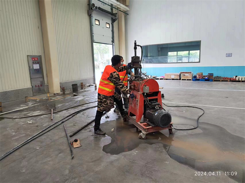 东区街道厂房地面下沉塌陷注浆加固施工